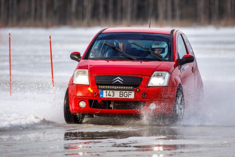 GALERII: Jäärajasari algas keerulise võistlusega Korijärvel