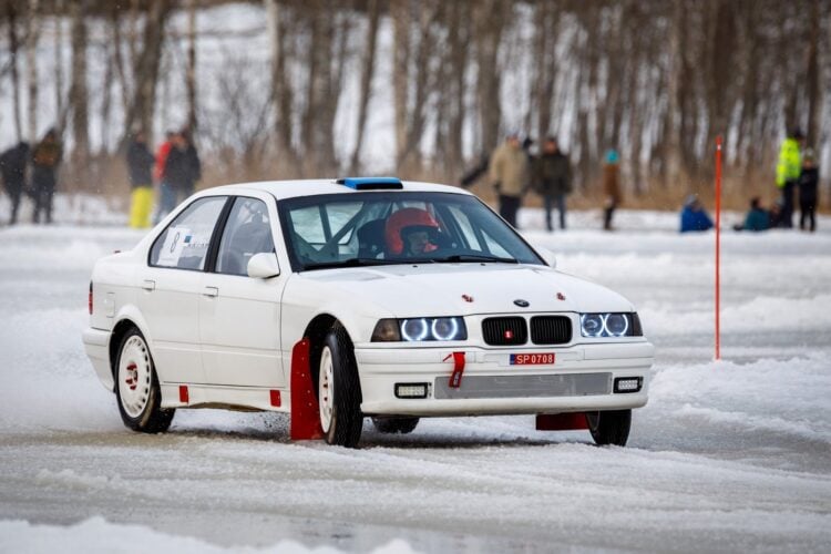 GALERII: Jäärajasari algas keerulise võistlusega Korijärvel