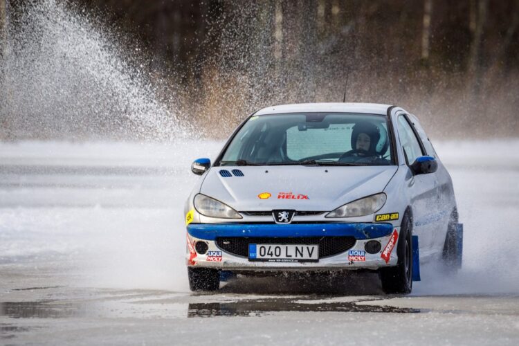 GALERII: Jäärajasari algas keerulise võistlusega Korijärvel