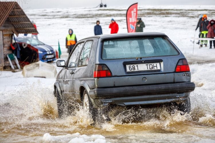 GALERII: Jäärajasari algas keerulise võistlusega Korijärvel