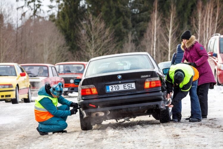 GALERII: Jäärajasari algas keerulise võistlusega Korijärvel