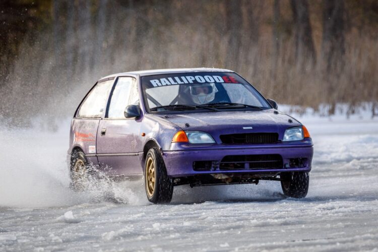 GALERII: Jäärajasari algas keerulise võistlusega Korijärvel