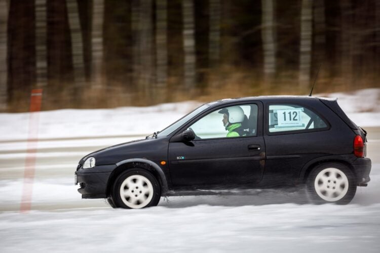 GALERII: Jäärajasari algas keerulise võistlusega Korijärvel