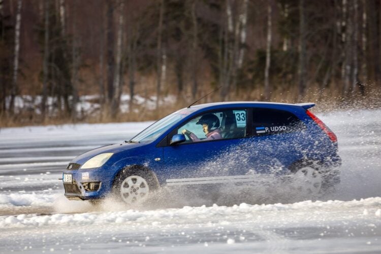 GALERII: Jäärajasari algas keerulise võistlusega Korijärvel