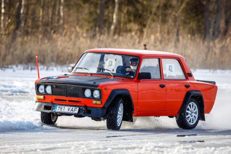 GALERII: Jäärajasari algas keerulise võistlusega Korijärvel