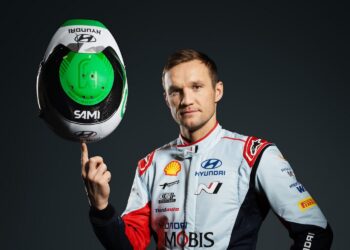Martin Järveoja ja uus kiiver Foto: Hyundai Motorsport