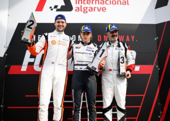 Alex Reimann (keskel) saavutas Portugalis esikoha. Foto: EST1 Racing