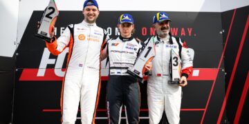 Alex Reimann (keskel) saavutas Portugalis esikoha. Foto: EST1 Racing