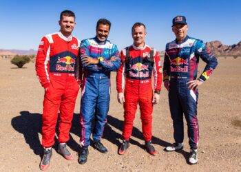 Loeb ja Al-Attiyah koos oma tüürimeestega. Foto: Prodrive
