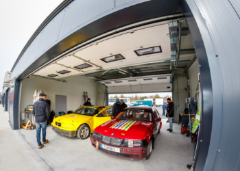 Treeningpäeval on hea võimalus lasta oma võistlusauto tehnilisel komisjonil üle vaadata. Foto: Pille Russi