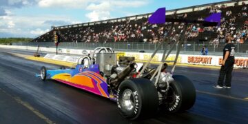 Kahekohalise dragsteriga saavad kiirendusspordi sõbrad nii vahetu elamuse kui üldse võimalik. Foto: Dubbeldragster FB