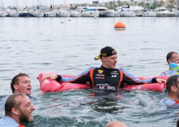 Ott Tänak 2022 Sardiinia võitu tähistamas. Foto: Romain Thuillier /Hyundai Motorsport GmbH