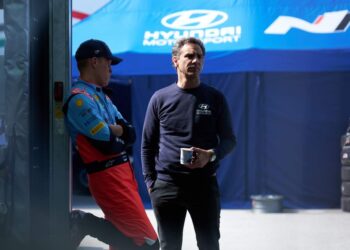 Ott Tänak ja Cyril Abiteboul, Horvaatia ralli 2024, Foto: Romain Thuillier / Hyundai Motorsport GmbH