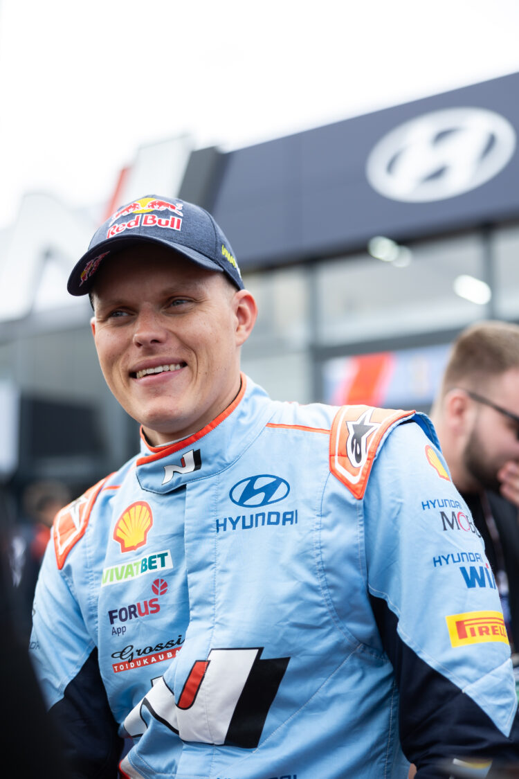 SS10: Päeva hea kiirusega alustanud Tänak tõusis tagasi poodiumile – Katsevõit Rovanperäle