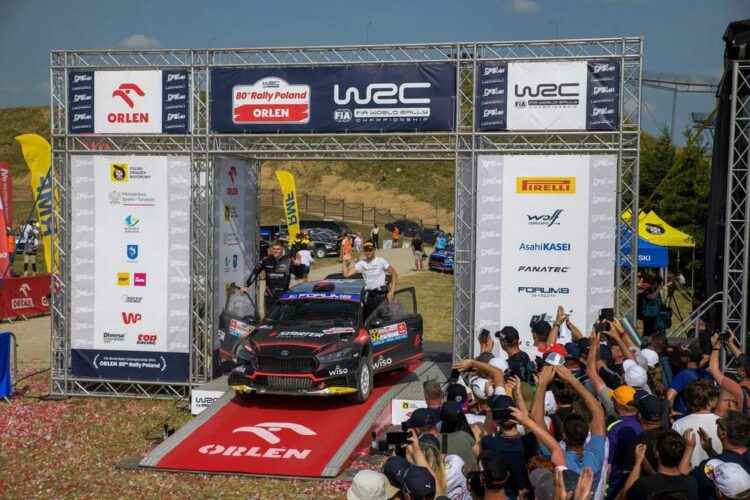 Robert Virves ja Aleks Lesk Poola ralli võitu tähistamas - Foto - André Lavadinho