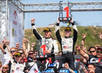 Kalle Rovanpera ja Jonne Halttunen Poola ralli võitu tähistamas 2024, Foto: Jaanus Ree / Red Bull Content Pool