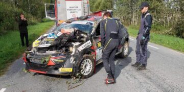 Isak Hatanmaa ja Juho Koski-Lammi auto peale õnnetust, Foto: Kaspar Amerikas