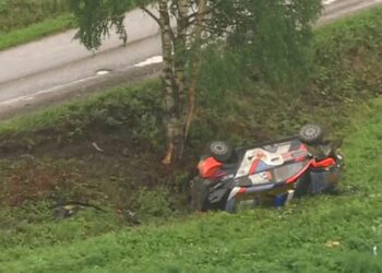 Ott Tänaku ja Martin järveoja auto peale õnnetust