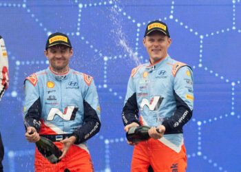 Ott Tanak ja Martin Jarveoja Tšiili ralli 2024 poodiumil, Foto: Dufour Fabien / Hyundai Motorsport GmbH