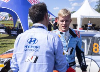 Ott Tanak ja Cyril Abiteboul, Foto: Austral / Hyundai Motorsport GmbH