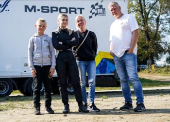 Hanna Lisette Aabna ja teda Poolas toetanud perekond. Foto: WRC.com