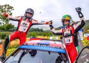 Hayden Paddon võitu tähistamas. Foto: @World / Red Bull Content Pool