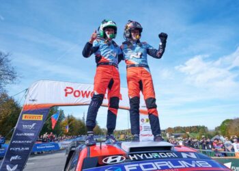 Ott Tanak ja Martin Jarveoja Kesk-Euroopa MM-ralli 2024 võitu tähistamas, Foto: Romain Thuillier / Hyundai Motorsport GmbH