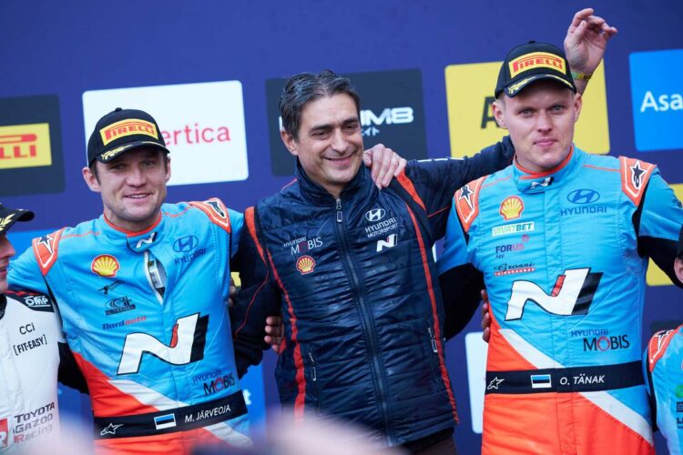 Ott Tänak ja Martin Järveoja Kesk-Euroopa MM-ralli võitu tähistamas, Foto: Austral / Hyundai Motorsport GmbH