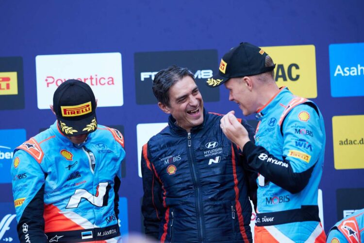 Ott Tänak ja Martin Järveoja Kesk-Euroopa MM-ralli võitu tähistamas, Foto: Austral / Hyundai Motorsport GmbH