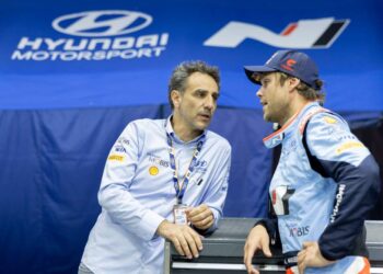 Cyril Abiteboul ja Andreas Mikkelsen, Foto: Dufour Fabien / Hyundai Motorsport GmbH