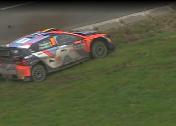 SS11: Kaks korda teelt väljas käinud Neuville langes liidrikohalt – ka Munster ja Katsuta käisid teelt väljas – VIDEOD