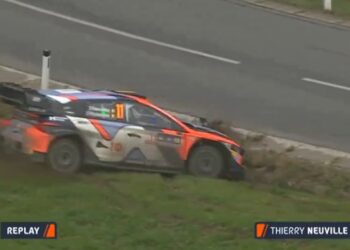 VIDEOD: Vaata kuidas Neuville kahel korral teelt välja sõitis ning liidikoha kaotas