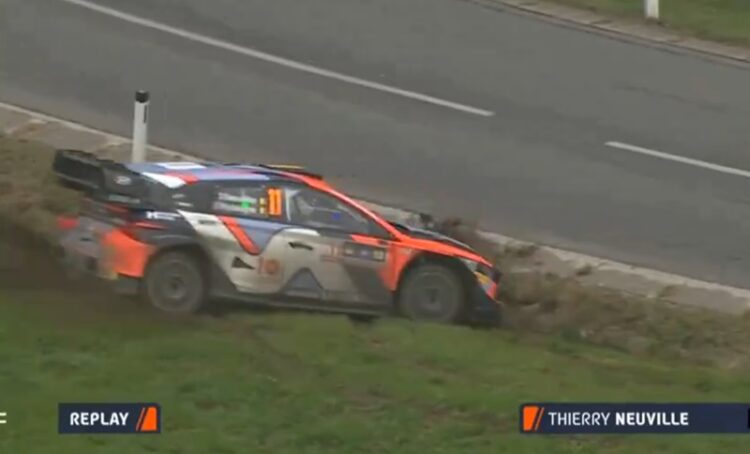 VIDEOD: Vaata kuidas Neuville kahel korral teelt välja sõitis ning liidikoha kaotas