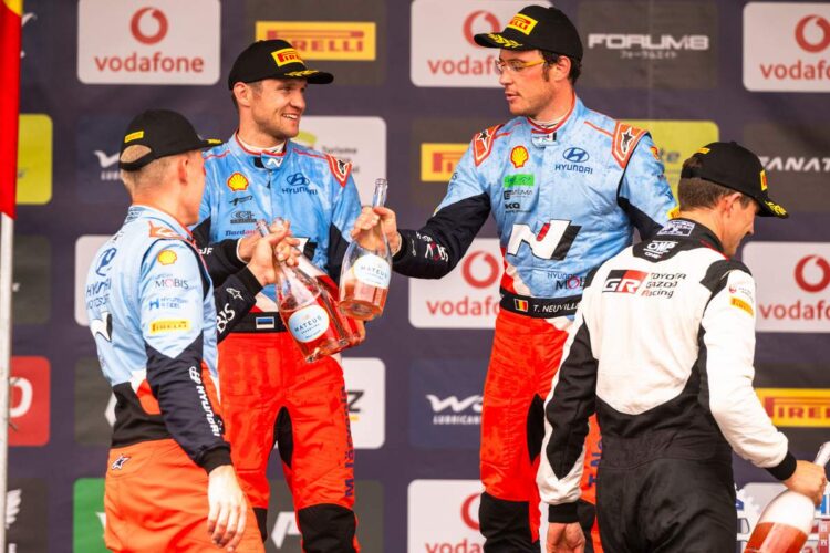 Thierry Neuville, Martin Järveoja ja Ott Tänak Portugali ralli poodiumil. Foto: Jaanus Ree / Red Bull Content Pool