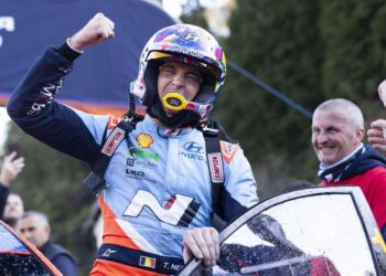 Thierry Neuville Jaapanis võitu tähistamas. Foto: Austral / Hyundai Motorsport GmbH