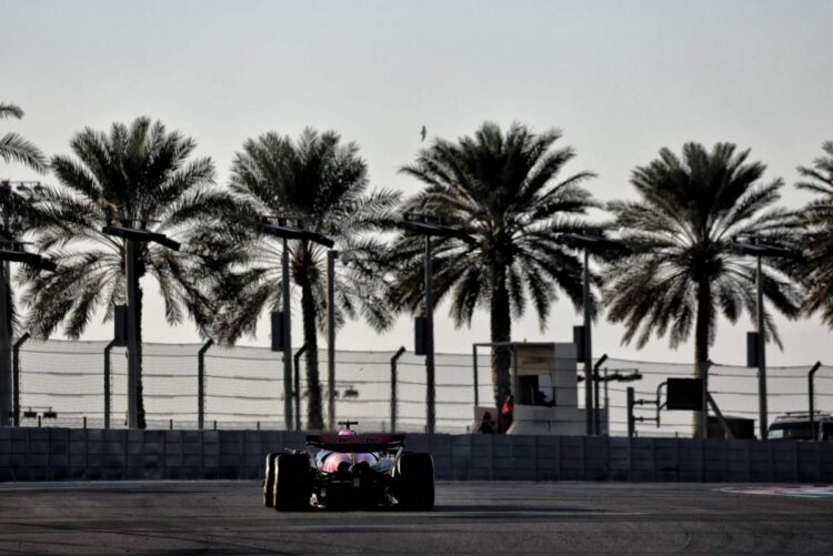 Paul Aron lõpetas elu esimese F1 testipäeva esikümnes – FOTOD