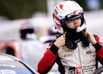 Graig Breeni endine kaardilugeja asub tööle noore jaapanlase kõrvalistmel