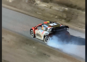 VIDEO: Neuville sõitis teelt välja ja lõhkus oma auto!