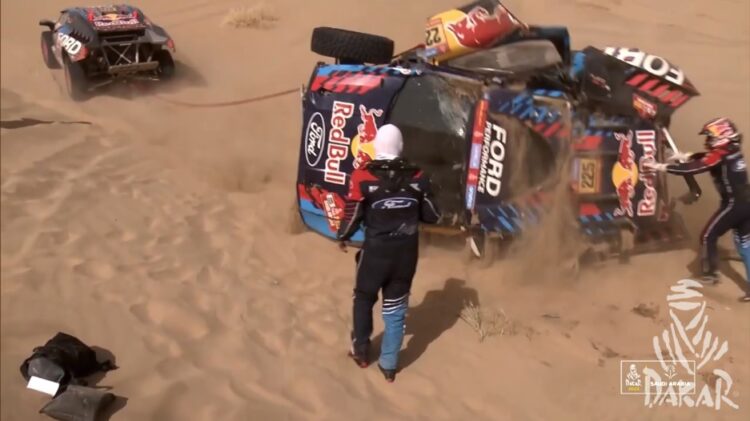 Väga kahju! Dakaril tõsise avarii teinud Sebastien Loeb oli sunnitud võistluse katkestama – VIDEO