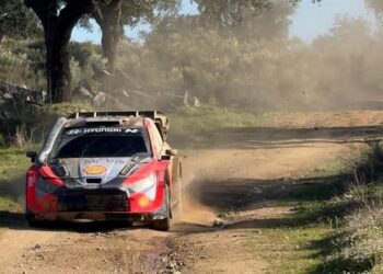 Neuville Safari ralli eelsel testil. Kuvatõmmis videost