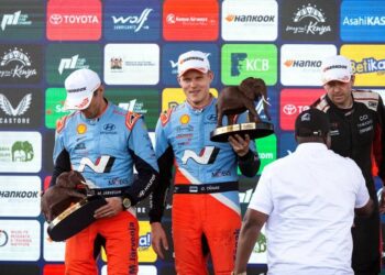 Ott Tänak ja Martin Järveoja Keenia ralli poodiumil 2025, Foto: Dufour Fabien / Hyundai Motorsport GmbH