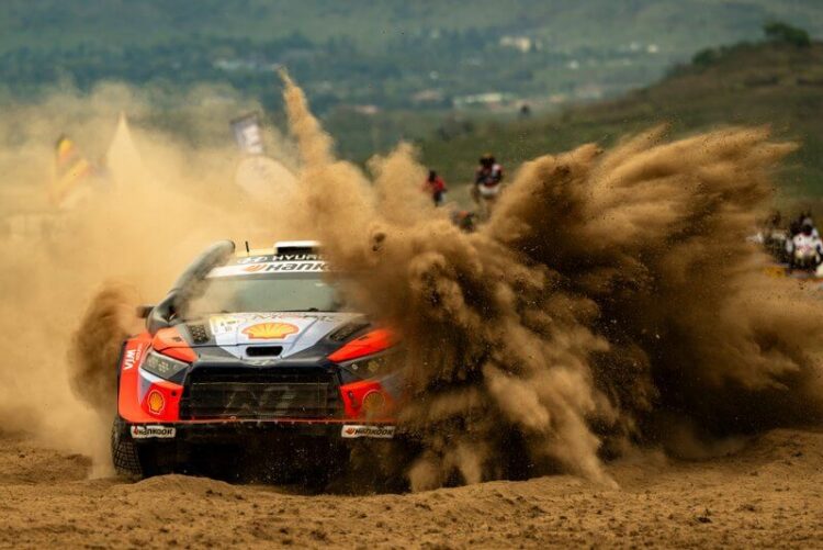 Ott Tänak ja Martin Järveoja Keenia Safari rallil, Foto: Jaanus Ree / Red Bull Content Pool