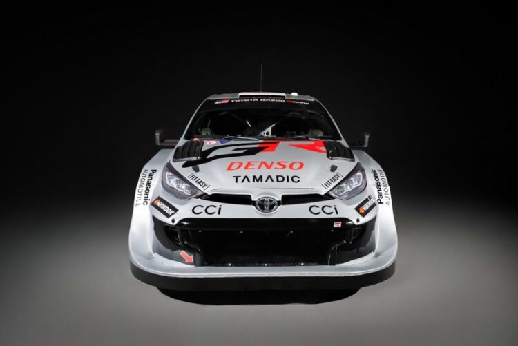 Toyota WRC meeskond loobub suvistel kruusarallidel oma mustast kujundusest