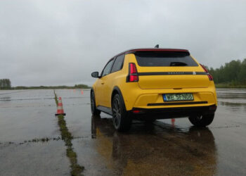Õhtulehe ekipaaži sõiduvahendiks on Renault 5. Foto: erakogu
