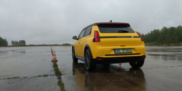 Õhtulehe ekipaaži sõiduvahendiks on Renault 5. Foto: erakogu