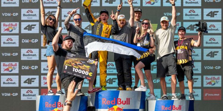 Oliver Randalu Drift Mastersi võitu tähistamas, Foto: Joerg Mitter / Red Bull Content Pool