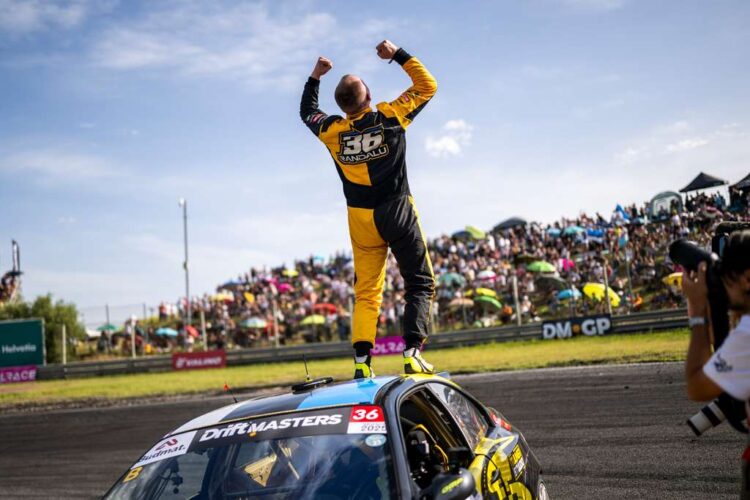Oliver Randalu Drift Mastersi võitu tähistamas, Foto: Joerg Mitter / Red Bull Content Pool