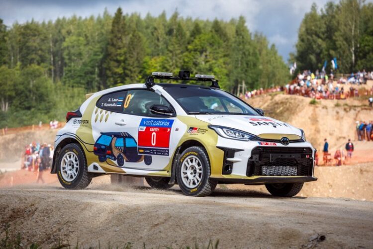 2023. aasta joonistusvõistluse võidutöö WRC Rally Estonia nullautol. Foto: Toyota
