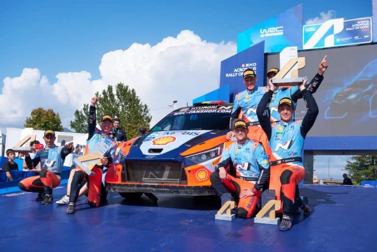 Thierry Neuville, Martijn Wydaeghe, Ott Tanak, Martin Jarveoja, Dani Sordo, Candido Carrera, Kreeka ralli poodiumil 2024 Foto: Romain Thuillier / Hyundai Motorsport GmbH