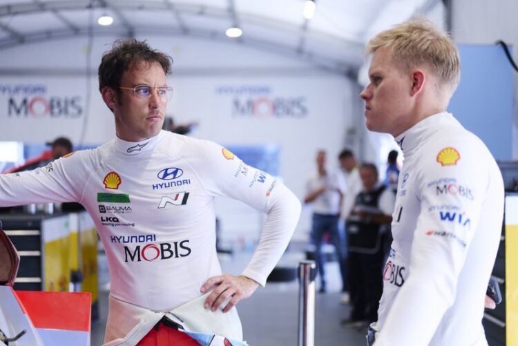 Thierry Neuville ja Ott Tänak, Sardiinia rallil 2025, Foto: Vincent Thuillier / Hyundai Motorsport GmbH